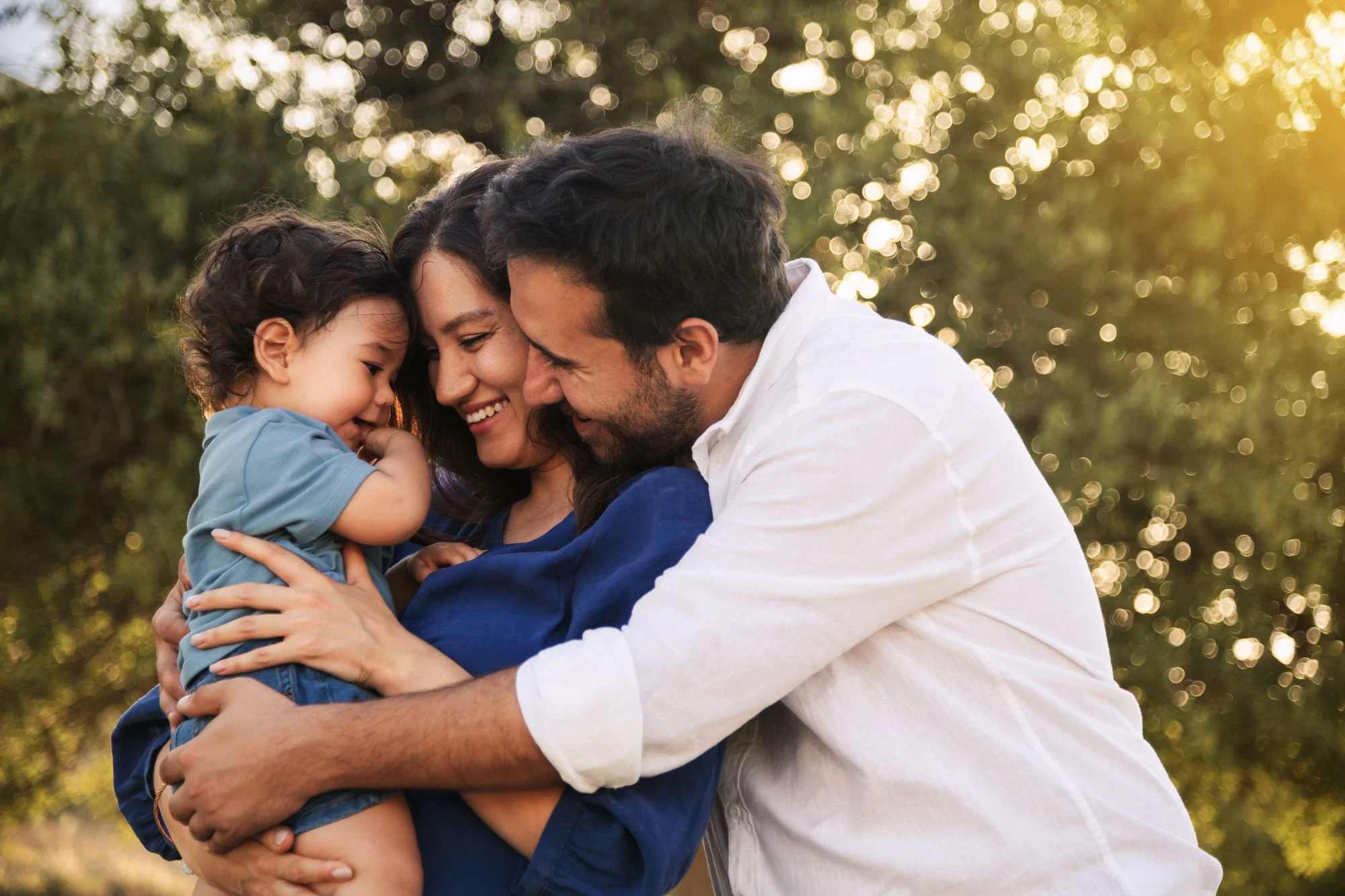 Família feliz em novo lar